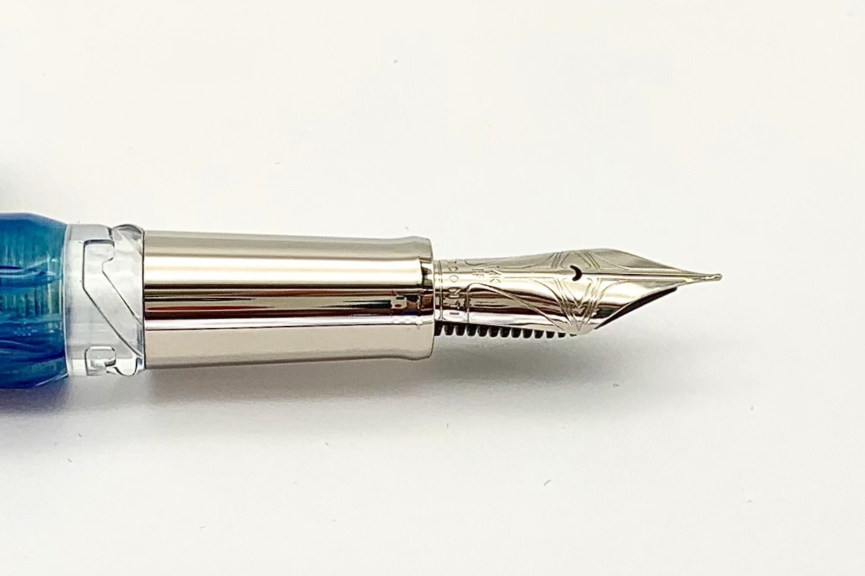 ViscontiOperaDemoCarouselBlueCottonCandyFountainPen_L